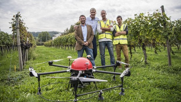 Syngenta-CEO Erich Fyrwald mit Erfinder Frédéric Hemmeler und Team. (Bild Syngenta)