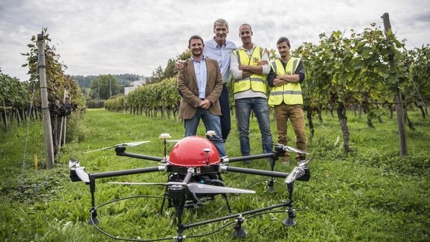 Syngenta-CEO Erich Fyrwald mit Erfinder Frédéric Hemmeler und Team. (Bild Syngenta)