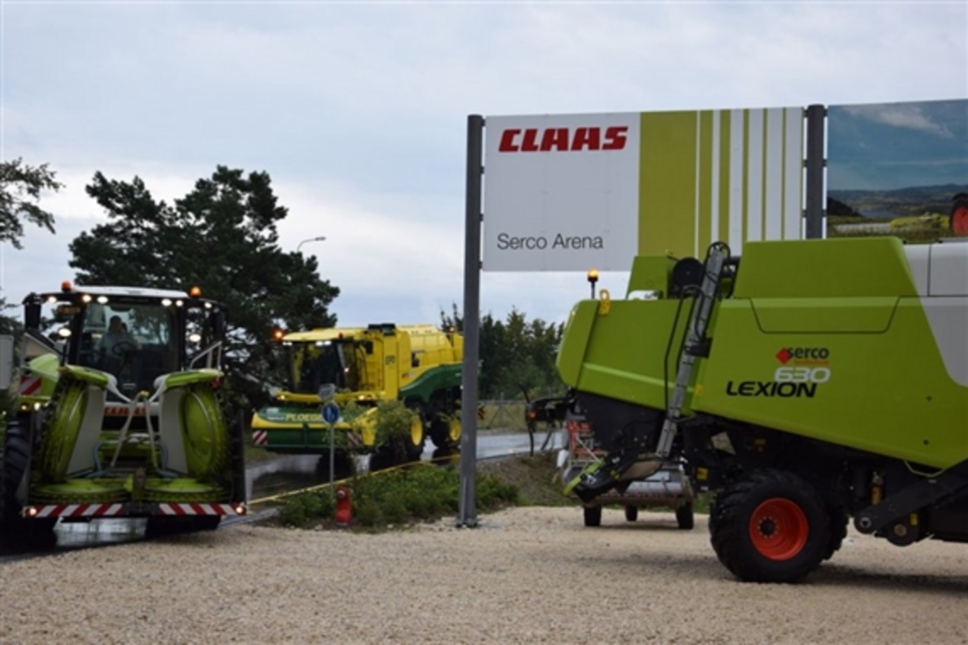 … die Standorterweiterung mit einer Maschinenparade über die neue Brücke. Viele PS ...