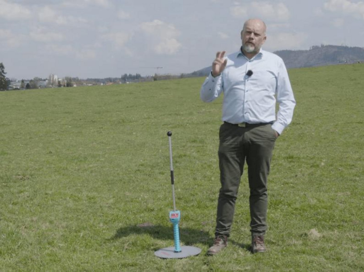 Remo Petermann ist Weidespezialist und Lehrer und Berater am BBZN Luzern. (Bild Screenshot Lely-Video)