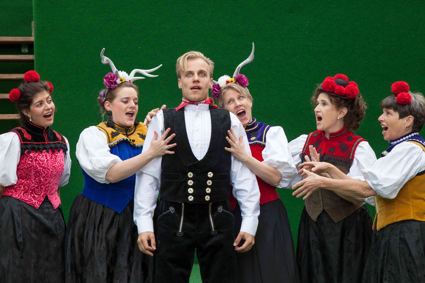 ...auch der fremde Wanderer Torsten erliegt den weiblichen Reizen. 