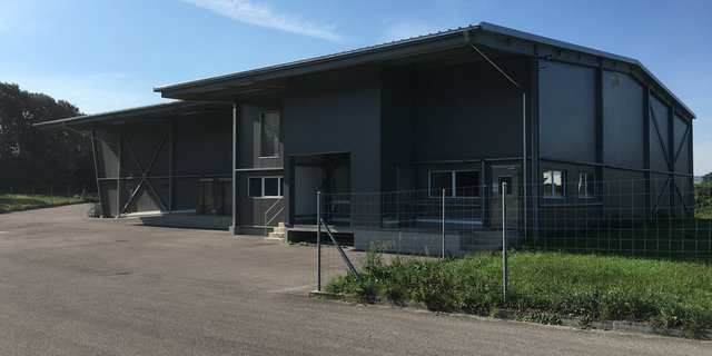 Der neue Legehennenschlachthof ist als Anbau an den bereits bestehenden Schlachthof in Avenches geplant. (Bild zVg)