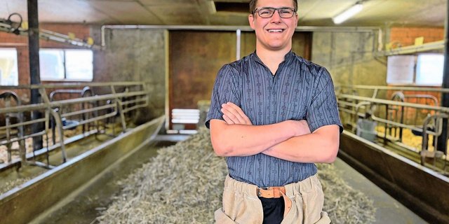 Neben der Landwirtschaft gehört das Schwingen zur grossen Leidenschaft von Markus Jost. Einmal wöchentlich fährt der Lehrling mit seinem Töff ins Training. 