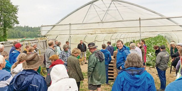 Heitere Stimmung und reges Interesse am Sommerfest der MO Bio Zürich und Schaffhausen.