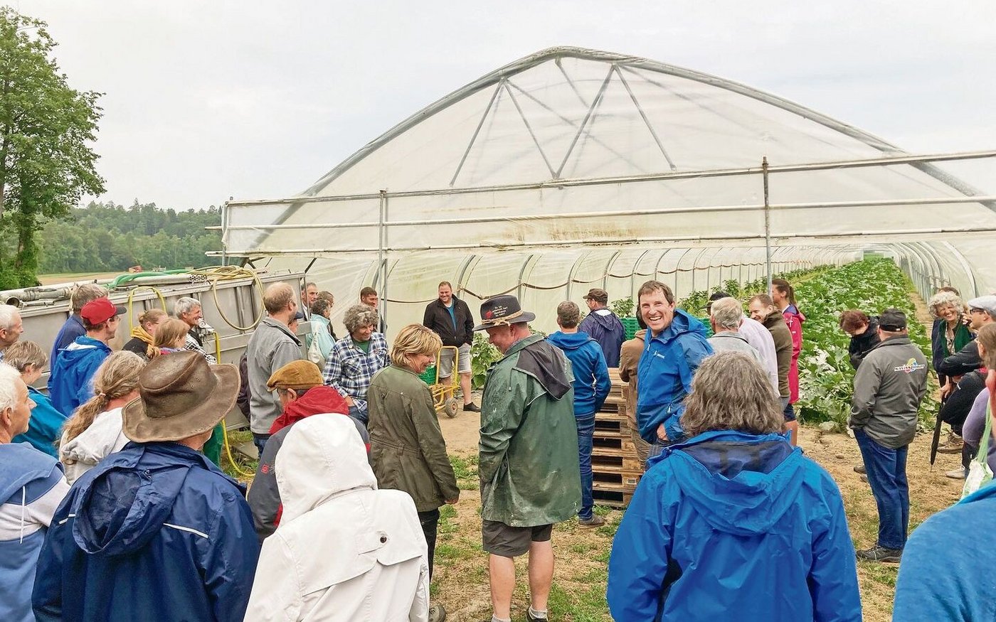 Heitere Stimmung und reges Interesse am Sommerfest der MO Bio Zürich und Schaffhausen.