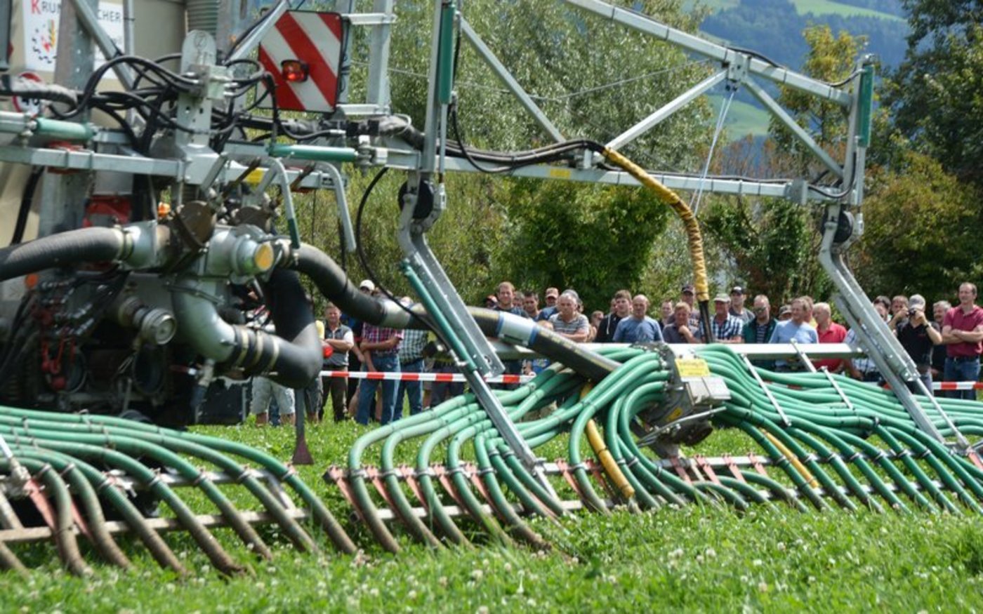 Ammoniak-Emissionen und Geruch können vermindert werden. (Bilder BauZ/zVg)