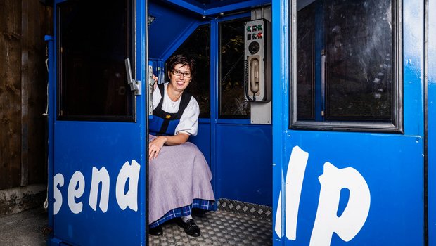 Landfrauenküche 2019: Die etwas andere Sicht auf Manuela Achermanns Landfrauen-Menü Landfrauenküche 2019 - Manuela Achermann Foto-Shooting in der Gondel (Bild: SRF/Ueli Christoffel)