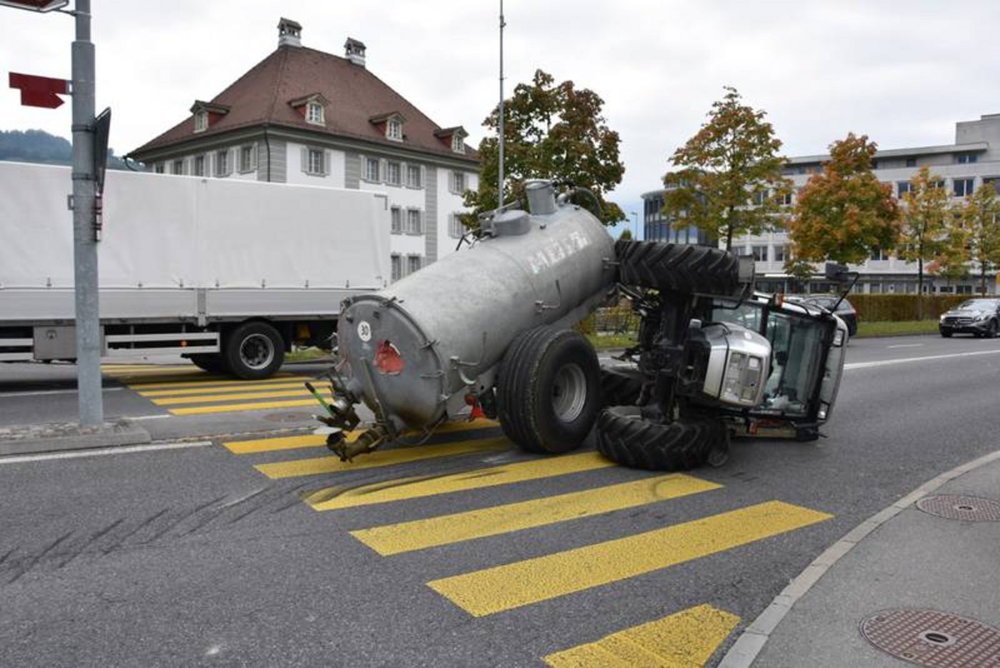 Zum Unfall kam es beim Abbiegen. (Bild Kapo NW)