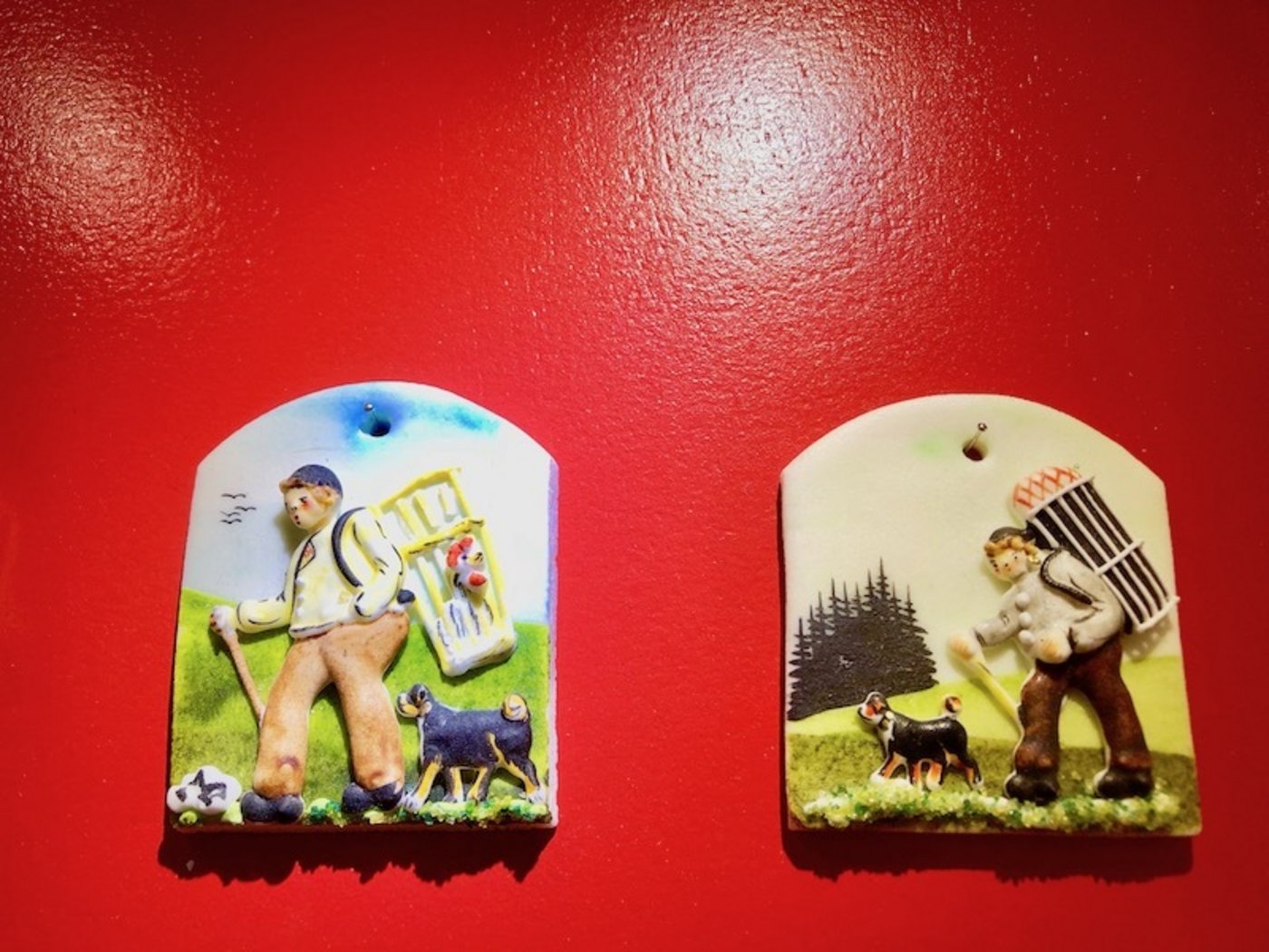 Devisli werden aus Mehl und Zucker gemacht und von Hand geformt und bemalt.