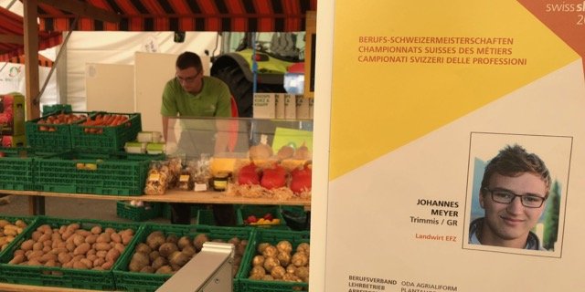 Finalist Johannes Meyer aus Trimmis GR ganz konzentriert: Er stellt seinen Marktstand auf. (Bilder jw)