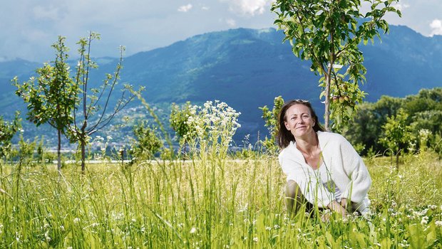 Sofia de Meyer arbeitet mit ihrer Firma Opaline in regenerativen Kreisläufen und in Netzwerken. Sie verspricht sich dadurch mehr Ökologie, regionale Wertschöpfung und ein besseres Verständnis zwischen Produzent(innen) und Konsument(innen). (Bild Clément Grandjean)