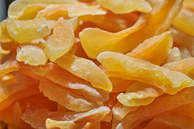 Grassrooted verkauft abgelaufene Mangos und spendet einen Teil des Erlöses an Initiativen Grassrooted ist vor allem für Food-Save-Aktionen wie die neueste mit getrockneten Mangos bekannt. Der Verein hat mit Rampe21 aber auch einen alternativen Lebensmittelladen mit regionalen Frischprodukten in Zürich eröffnet. (Bild Pixabay)
