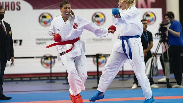 Unter den weiblichen Unter den weiblichen Karatekas ist sie in der Schweiz die klare Nummer eins. Den Erfolg gibts nicht gratis – Fabienne Kaufmann (l.) trainiert bis zu 25 Stunden pro Woche.
