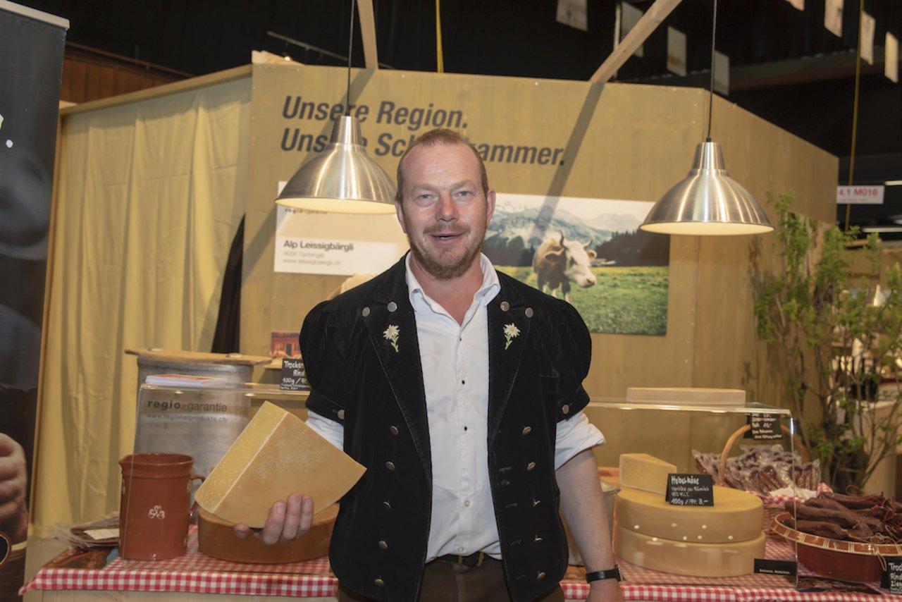 In der Genusshalle präsentierte Martin Schmutz von der Alp Leissigbergli in Tschingel seinen Käse mit viel Stolz. 