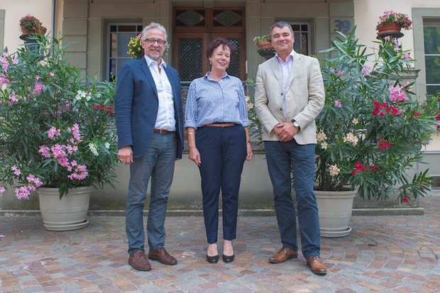 Agridea: Philippe Michiels ist neu in der Geschäftsleitung v.l.n.r.: Ulrich Ryser (Direktor), Esther Gassler (Präsidentin), Philippe Michiels (Stv. Direktor) (Bild zVg)