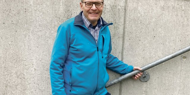 Auf den Schaffhauser Bernhard Müller warten nach der Pensionierung neue Aufgaben im Bereich Rebbau. Auch bietet er weiterhin Weinseminare an.(Bild Alexandra Stückelberger)