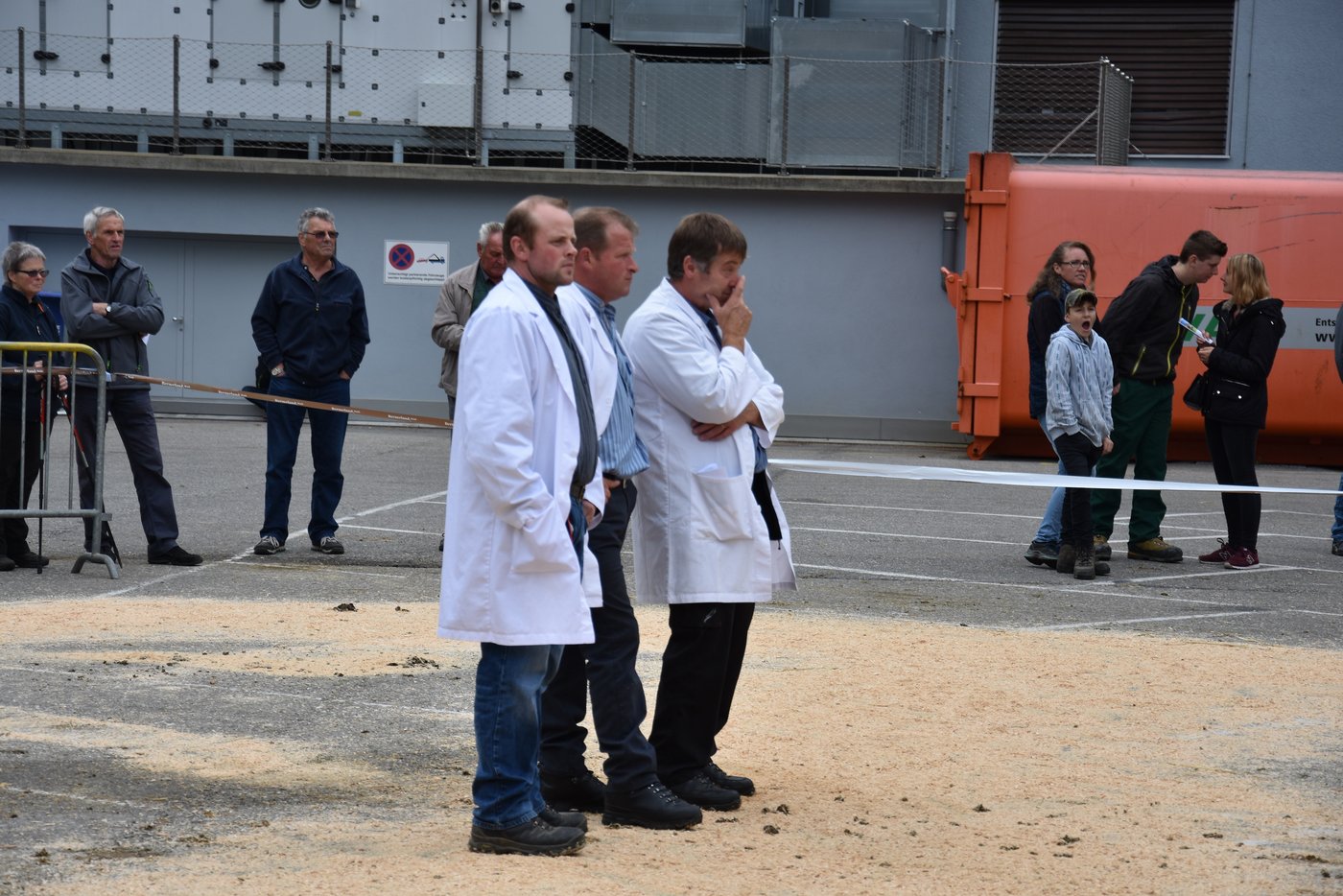 Konzentrierte Blicke von den drei Experten Rolf Dummermuth, Bruno Beyeler und Hanspeter Ryter.