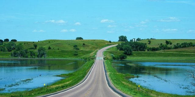 Wasser statt Mais und Soja: 4 Millionen Hektaren und keine Ernte in Sicht. (Bild lid/mr)