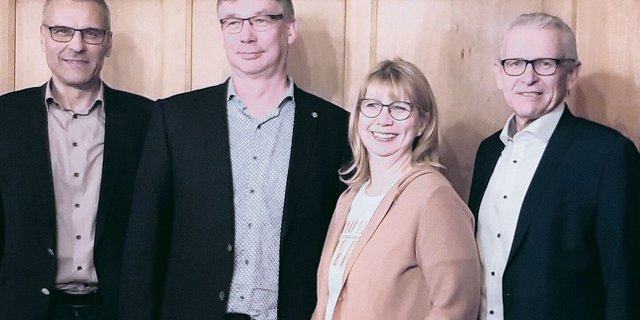 Der Referent Paul Hegemann und seine Frau Ute, umrahmt von Hanspeter Bucheli (links) und Leo Müller.