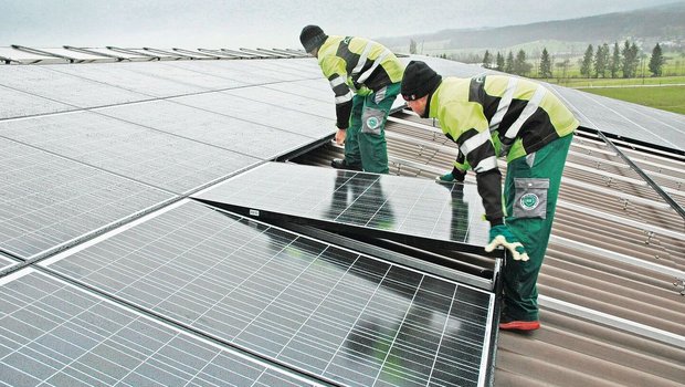 Wer in eigene Photov Wer in eigene Photovoltaikanlagen investiert, kann sich gegen Marktschwankungen beim Strompreis absichern.