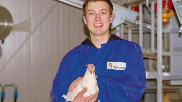 Sascha Liechti ist im 2. Lehrjahr der Zweitausbildung auf dem Betrieb Moser in Bonfol JU.(Bild zVg)