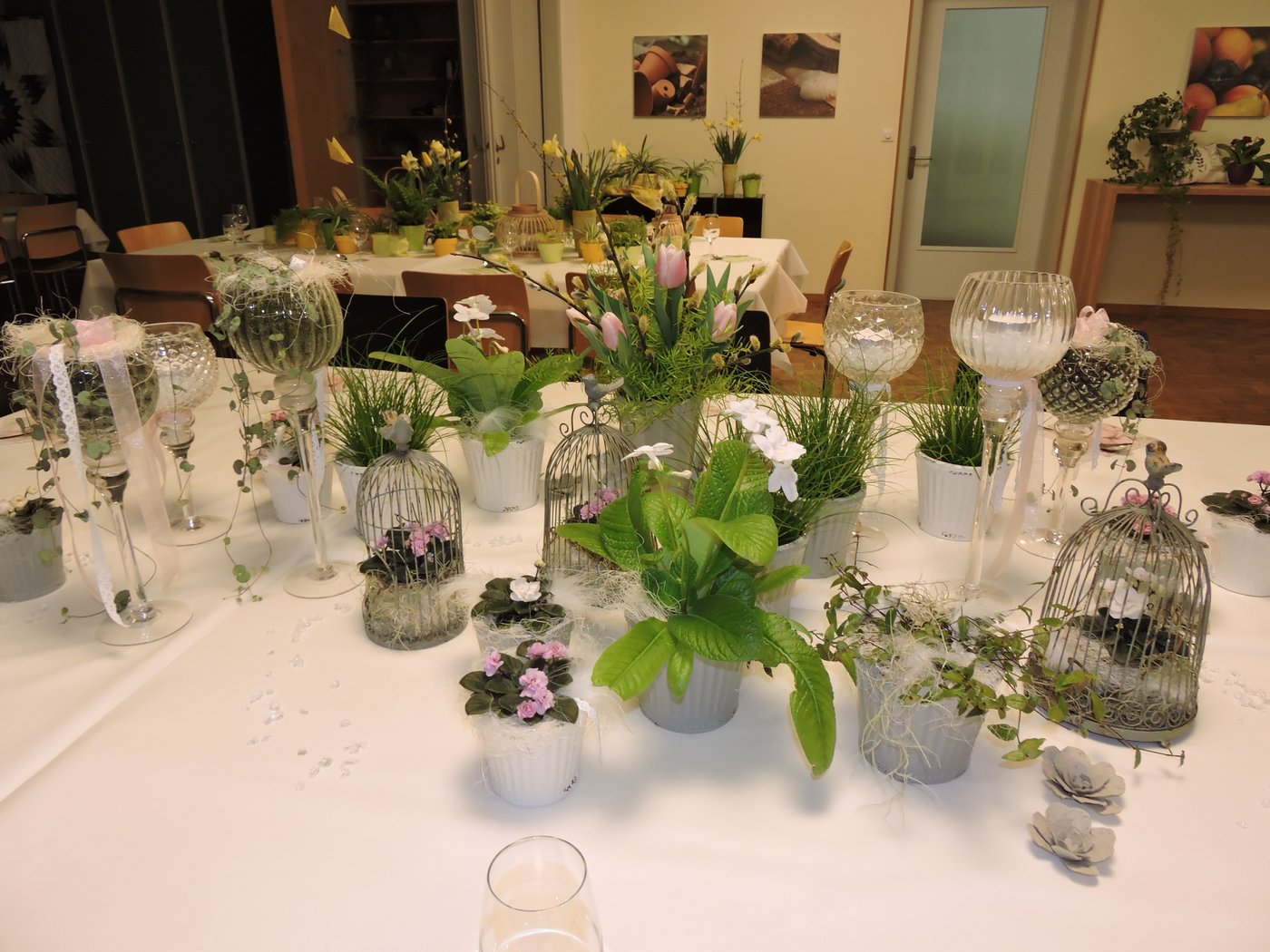 Tischdeko erfreut das Gemüt.