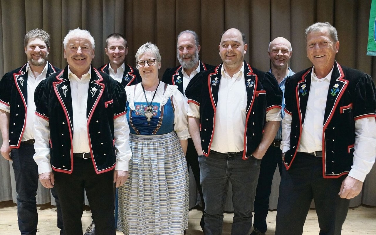 Der Vorstand des Alpwirtschaftlichen Vereins (v. l.): Valentin Lötscher, Pius Schmid, Hans Ziegler, Bethli Portmann, Peter Wüthrich, Markus Zihlmann, Stefan Vogel, Franz Achermann. Es fehlt Hans Siegenthaler vom BBZN Schüpfheim. 