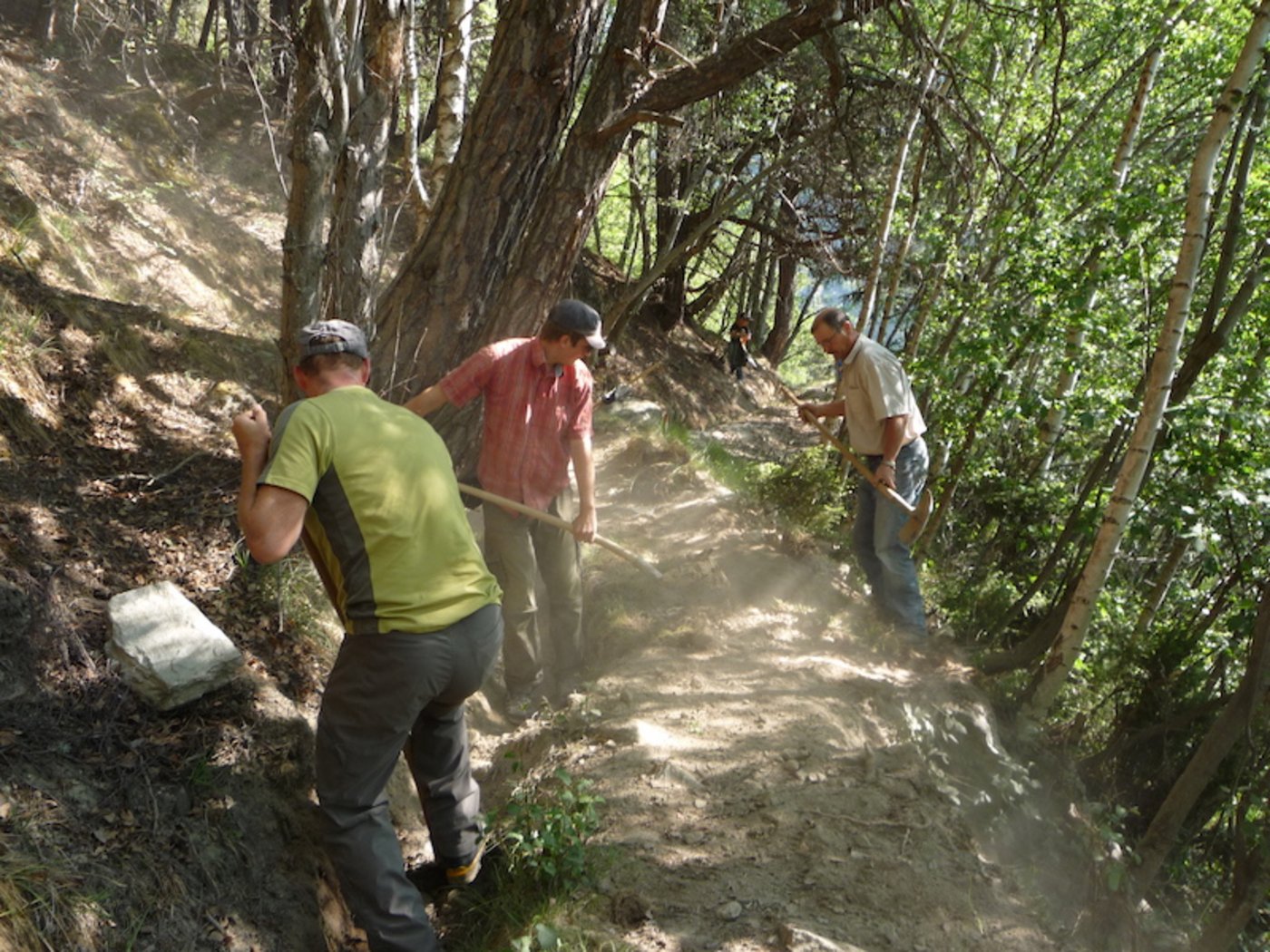 Der Unterhalt des Bewässerungssystem ist arbeitsintensiv und ein Gemeinschaftswerk. (Bild SL-FP)
