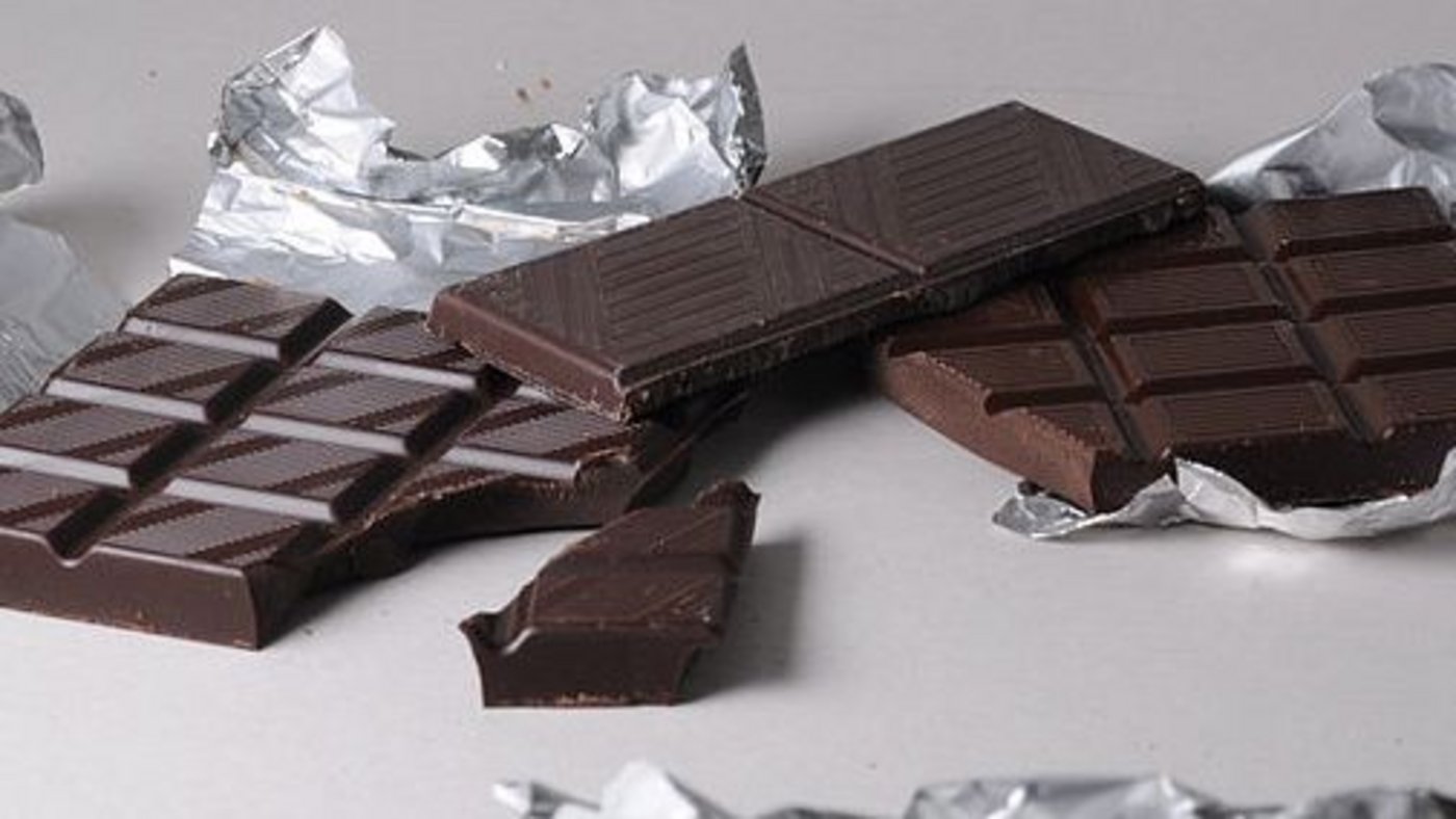 Schwarze Schoggi senkt Stresshormone - und ist gut fürs Herz. (Bild: Simon A. Eugster)