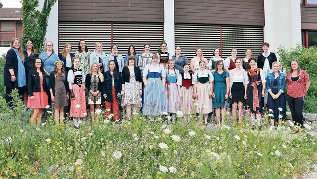 Die Absolventinnen d Die Absolventinnen des Fachkurses Bäuerin 2020/22: Hier versammelt sich eine riesige Spannbreite an Persönlichkeiten, wie die Lehrgangsverantwortliche Lisa Vogt an der Schlussfeier erklärte.