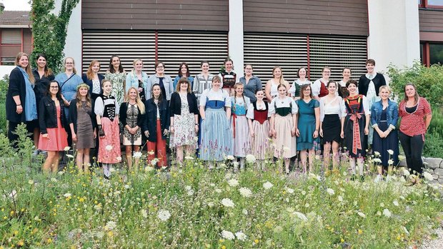Die Absolventinnen d Die Absolventinnen des Fachkurses Bäuerin 2020/22: Hier versammelt sich eine riesige Spannbreite an Persönlichkeiten, wie die Lehrgangsverantwortliche Lisa Vogt an der Schlussfeier erklärte.