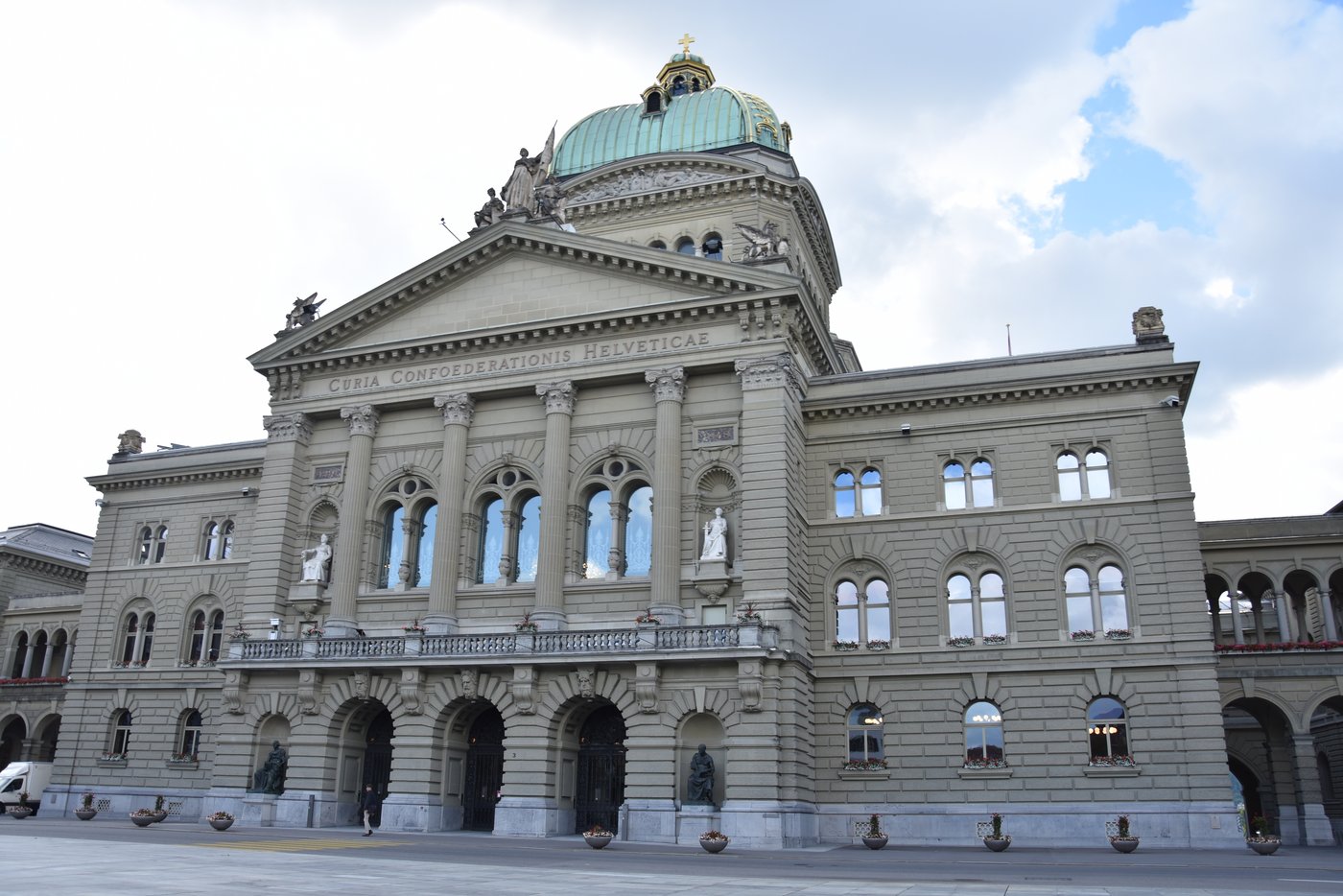 Heiter ist der Tag der Einreichung des Referendums. Das Resultat der Unterschriftensammlung ebenfalls. (Bild Sera Hostettler)