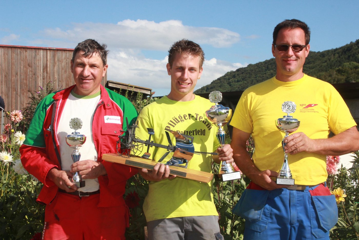Von links nach rechts: Das Podest mit Peter Ulrich (3.), Marco Angst (1.) und Toni Stadelmann (2.) (Bilder Roland Müller)
