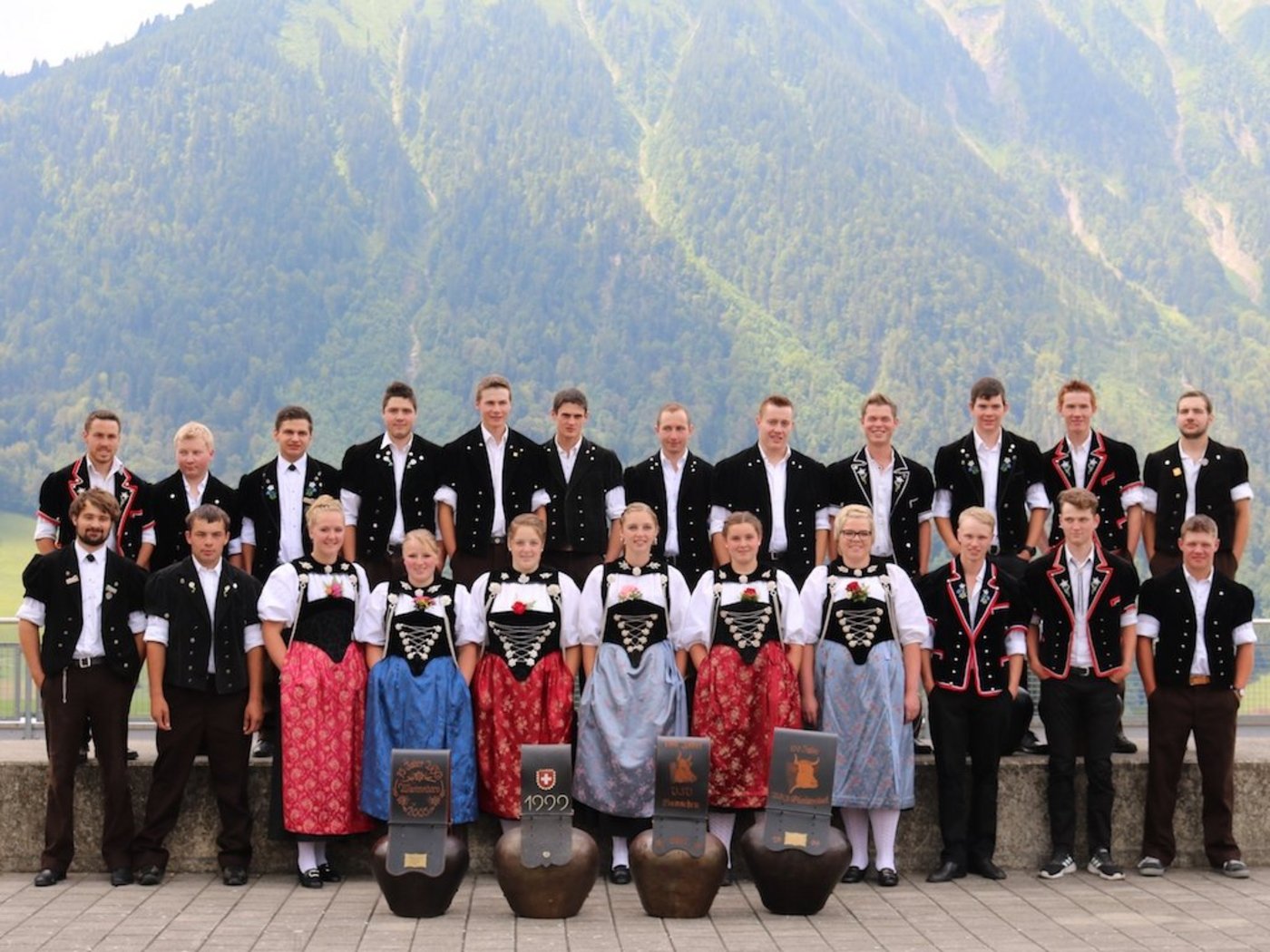 Die Landwirtinnen und Landwirte EFZ des Inforama Berner Oberland (Bilder zVg). 