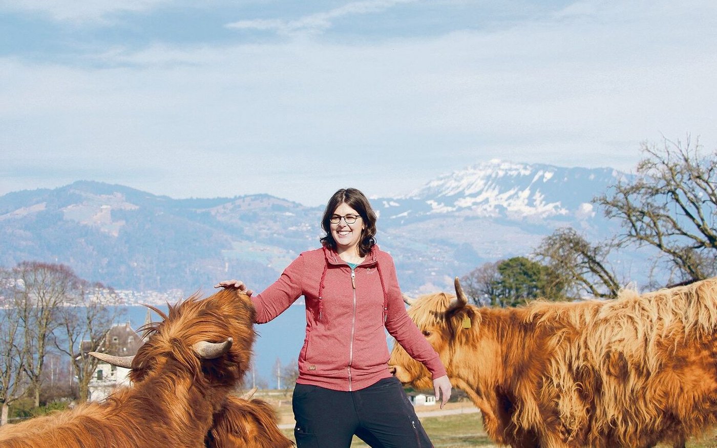 Im bernischen Einigen oberhalb von Spiez BE produziert Sandra Gertsch bei schönster Aussicht erstklassiges Fleisch, das sie direktvermarktet.