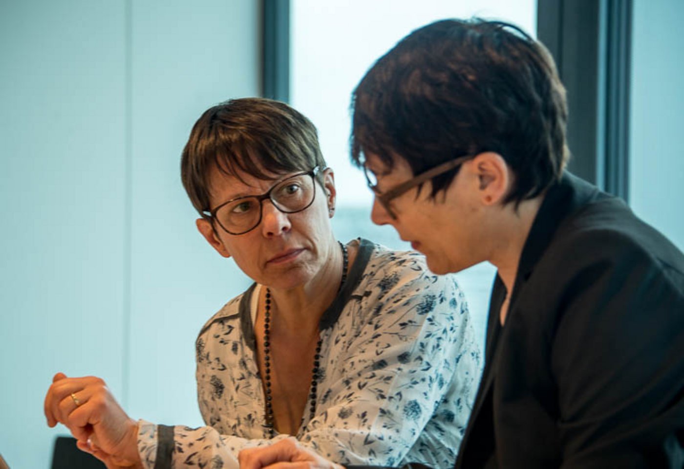 ... Sie wird unter anderem von Anne Challandes (l) und Colette Basler unterstützt. (Bilder hja)