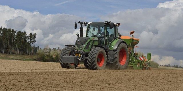 Besonders gut gekauft wurden Traktoren: Die Zahl der Neuzulassungen lag 2013 bei 34 443 Stück; damit wurde der bisherige Rekord aus dem Jahr 2008 um etwa 2 500 Schlepper übertroffen. (Bild: Fendt)