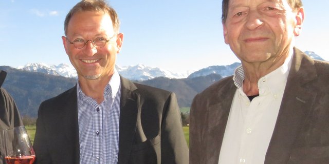 Präsident Peter Krummenacher (l.) und Gründerpräsident Karl Schmidli vom Zentralschweizer Weinbauverein. (Bilder Josef Scherer)