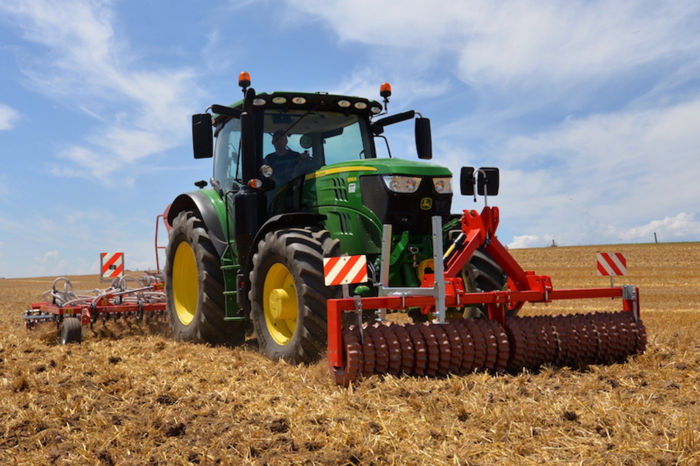 John Deere produziert Traktoren von 55 PS bis 620 PS. (Bild Beat Schmid)