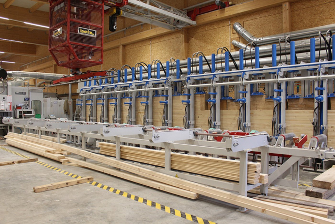 So sieht die Holzklebemaschine aus. (Bild z.V.g.)