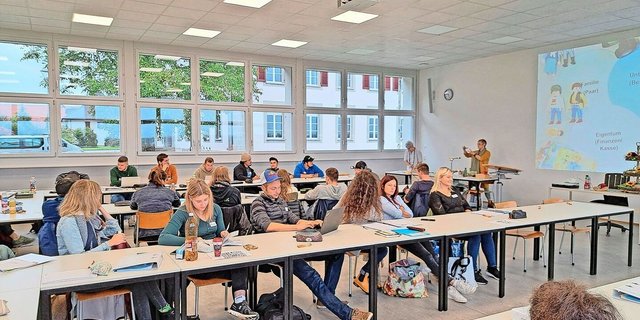 Auf den Betrieben arbeiten Frauen und Männer vermehrt gemeinschaftlich. Diesem Umstand trägt der gemeinsame Unterricht Rechnung. 