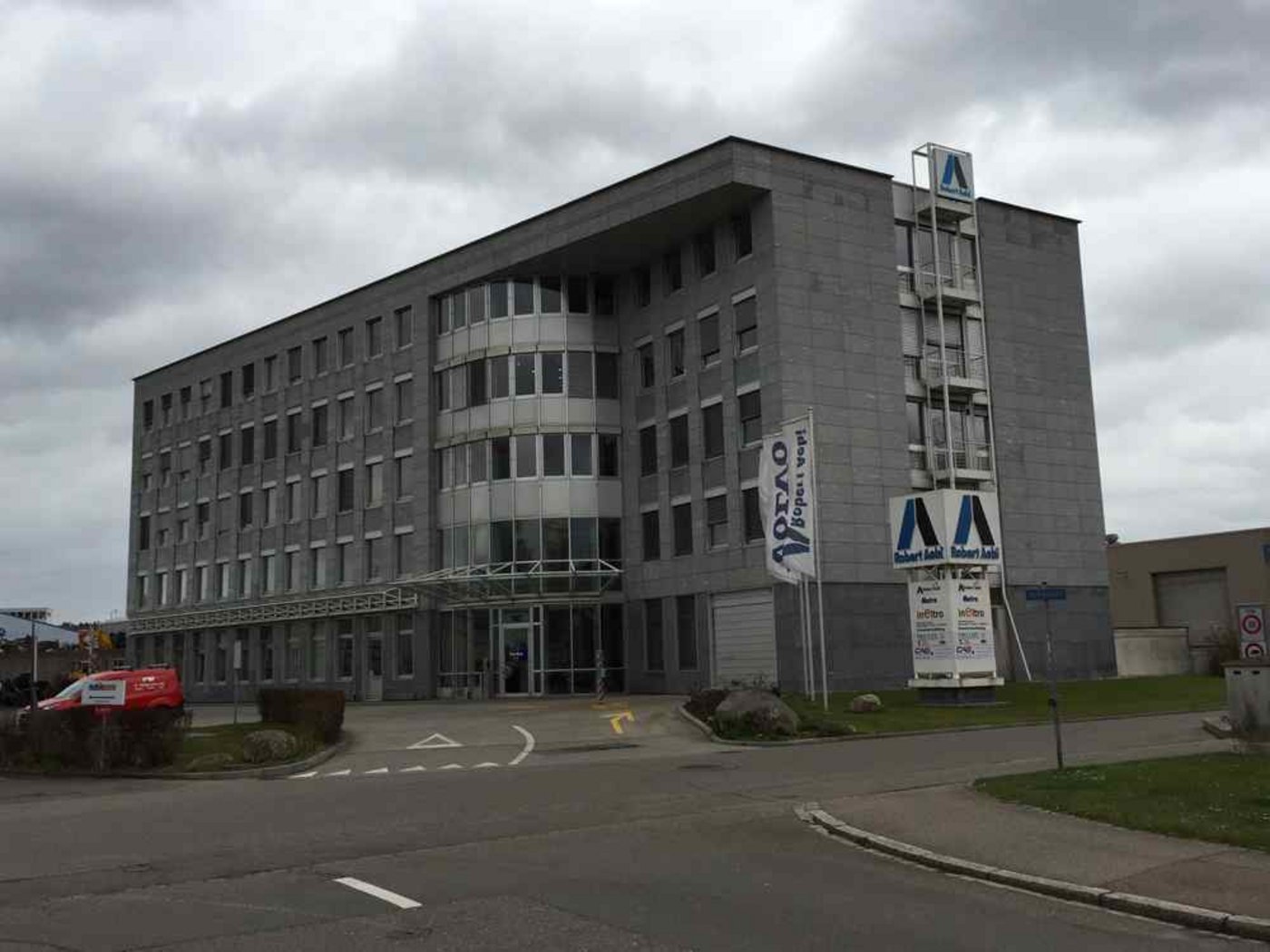 Der Hauptsitz der Robert Aebi Gruppe und künftigen Robert Aebi Landtechnik AG in Regensdorf ZH. (Bild ZvG)
