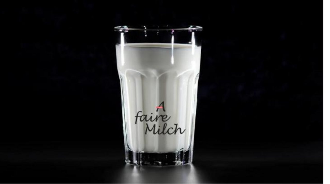 Verschiedene Molkereien sollen dem Projet «A faire Milch» zuwider gehandelt haben. (Bilder Alexas_Fotos/Pixabay und afairemilch.at, Montage jsc)