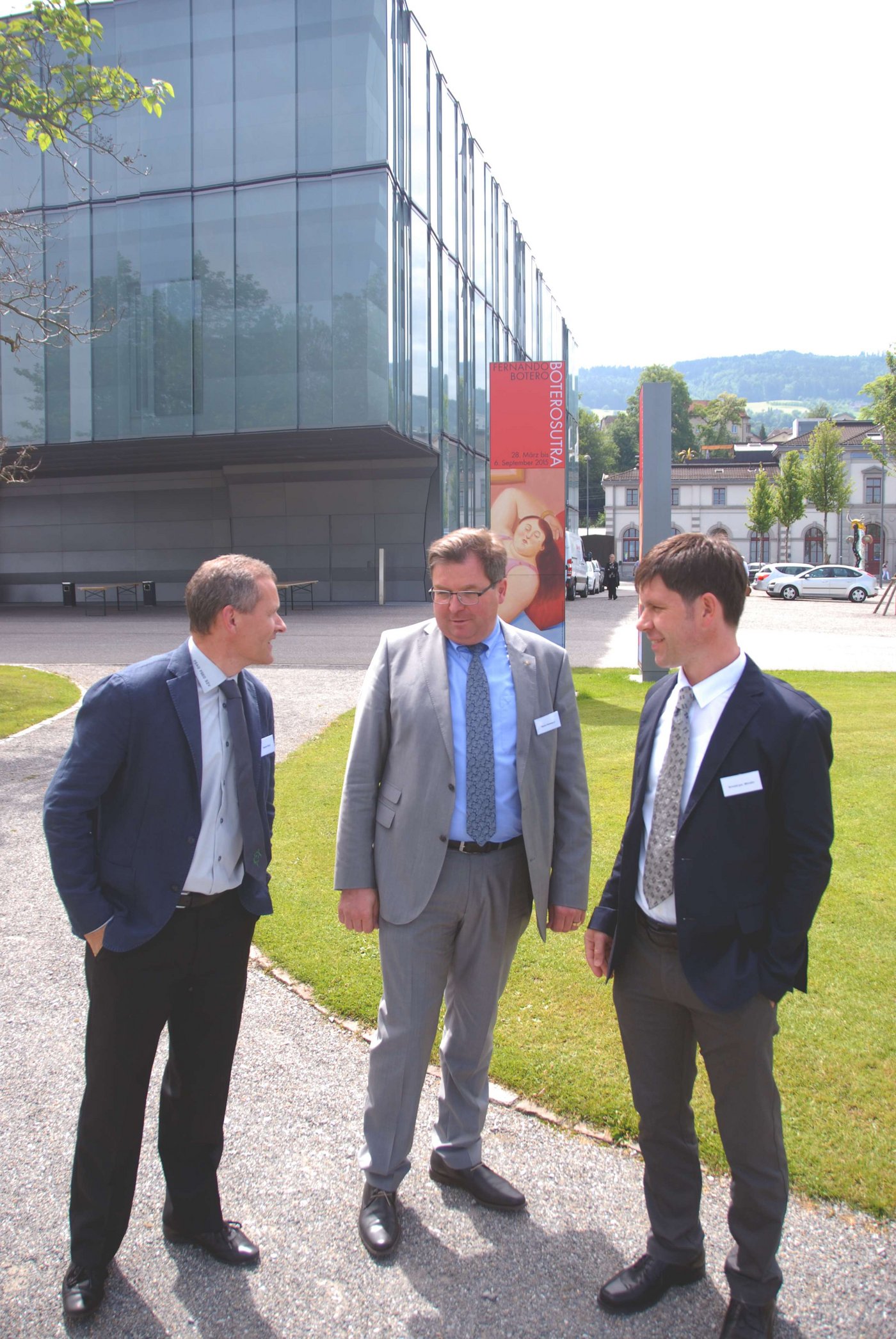 und die "neuen": Links Werner Wicki, in der Mitte Remo Fehlmann und rechts Arnold Windlin im Gespräch. (Bilder: hja)