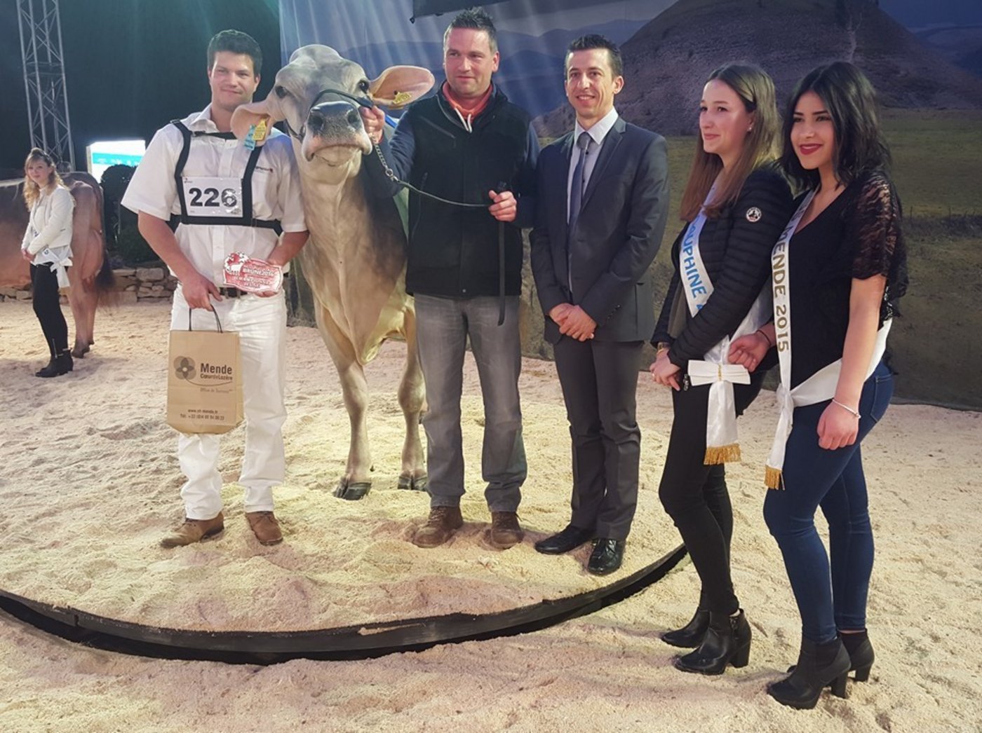 Championne und Schöneutersiegerin der Zweitlaktierenden: Jongleur Jacqueline von WTS Genetics. (Bild Braunvieh Schweiz)