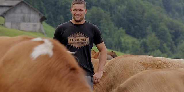 Marcel Mathis erscheint auf den ersten Blick etwas wortkarg. Doch der Schein trügt. Während des Interviewtermins kommt er recht ins Plaudern. (Bilder Flavian Cajacob)