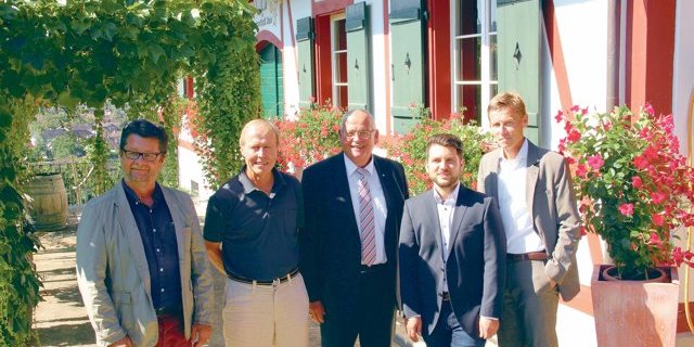 Die Fassade der Trotte am Strickhof-Standort in Wülflingen ist denkmalgeschützt. Die Renovation im Gebäudeinneren führte unter anderem zur Installation von zahlreichen Stahltanks. (Bilder cap)