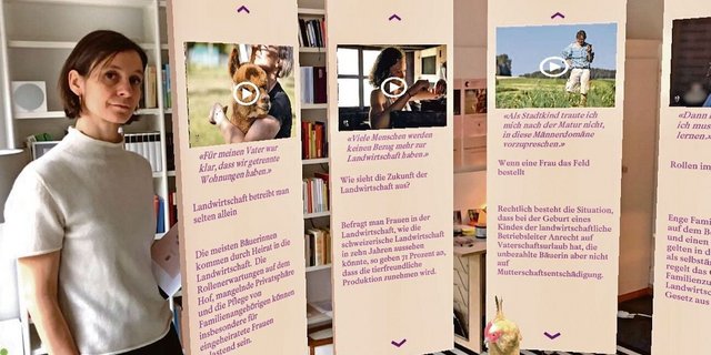 Initiantin Vanessa Simili mit einem Teil der virtuellen Ausstellung, die man sich über eine App zu Hause ansehen kann.