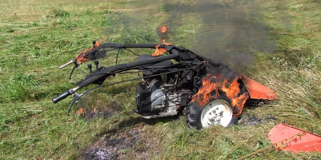 Der Schaden am Einachser wird auf 10 000 Franken geschätzt. (Bild pd)