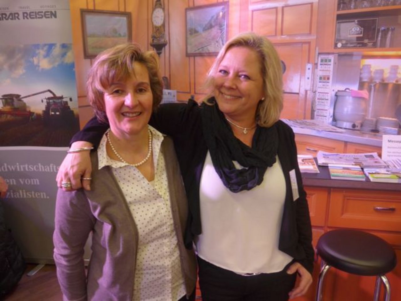 Gute Zusammenarbeit am Stand der Agrarmedien GmbH: Elisabeth Giger (l.) und Viviane Honegger.